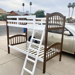 Gorgeous New Storkcraft Twin Over Twin Solid Wood Hazel & White Bunkbed Bunk Beds