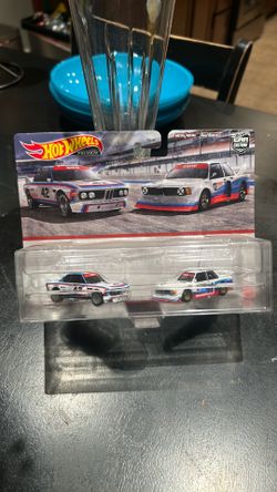 Hot Wheels Car Culture '73 BMW 3.0 CSL Race Car & BMW 320 Group 5