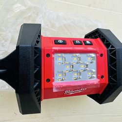 Milwaukee M18 ROVER 18-Volt Lithium-Ion Cordless 1500 Lumens LED Flood Light (Tool-Only