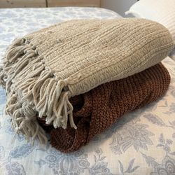 Throw Blankets 