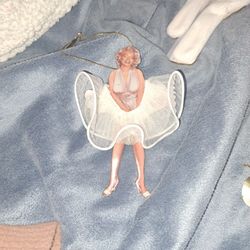 The Glamorous Miss Monroe 2001