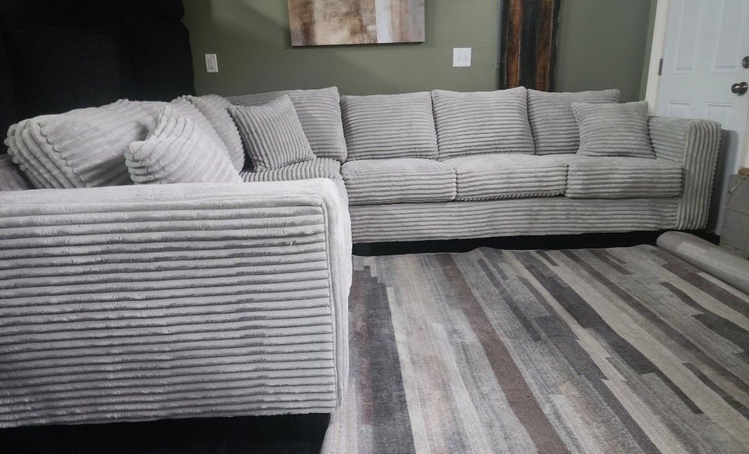 New Flavor!! Limited Edition! 🚨 Brand New Byers Market Ghost Grey Full Length Mink 2pc Sectionals