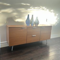 Mid-Century Modern Sideboard / Credenza