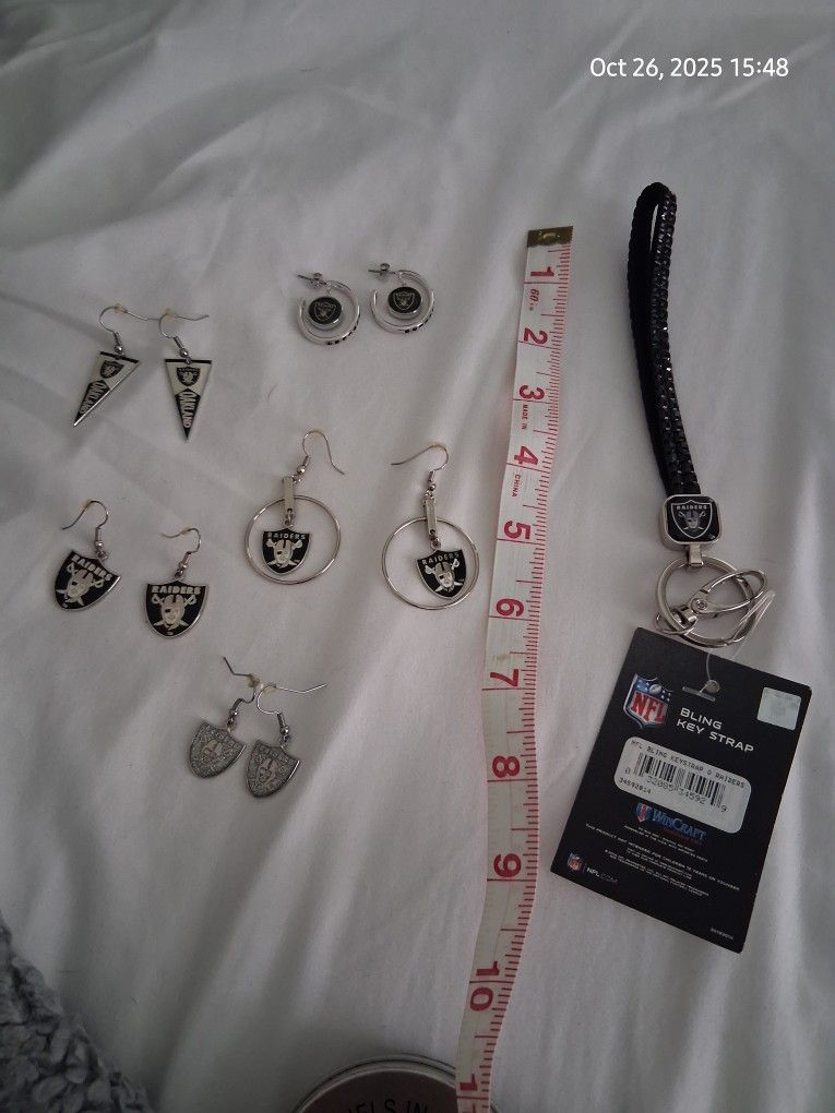 5 Pairs Raider Earrings & Keychain 