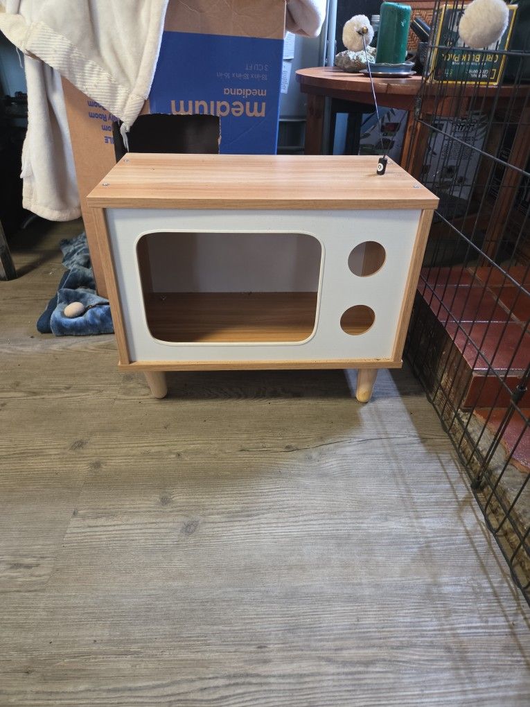 Vintage Tv Cat House