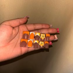 Size medium Short Duckies press ons