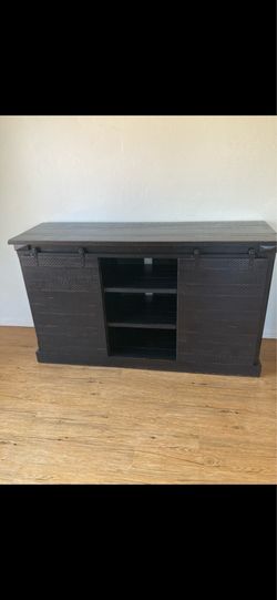 Tv stand (Ashley)