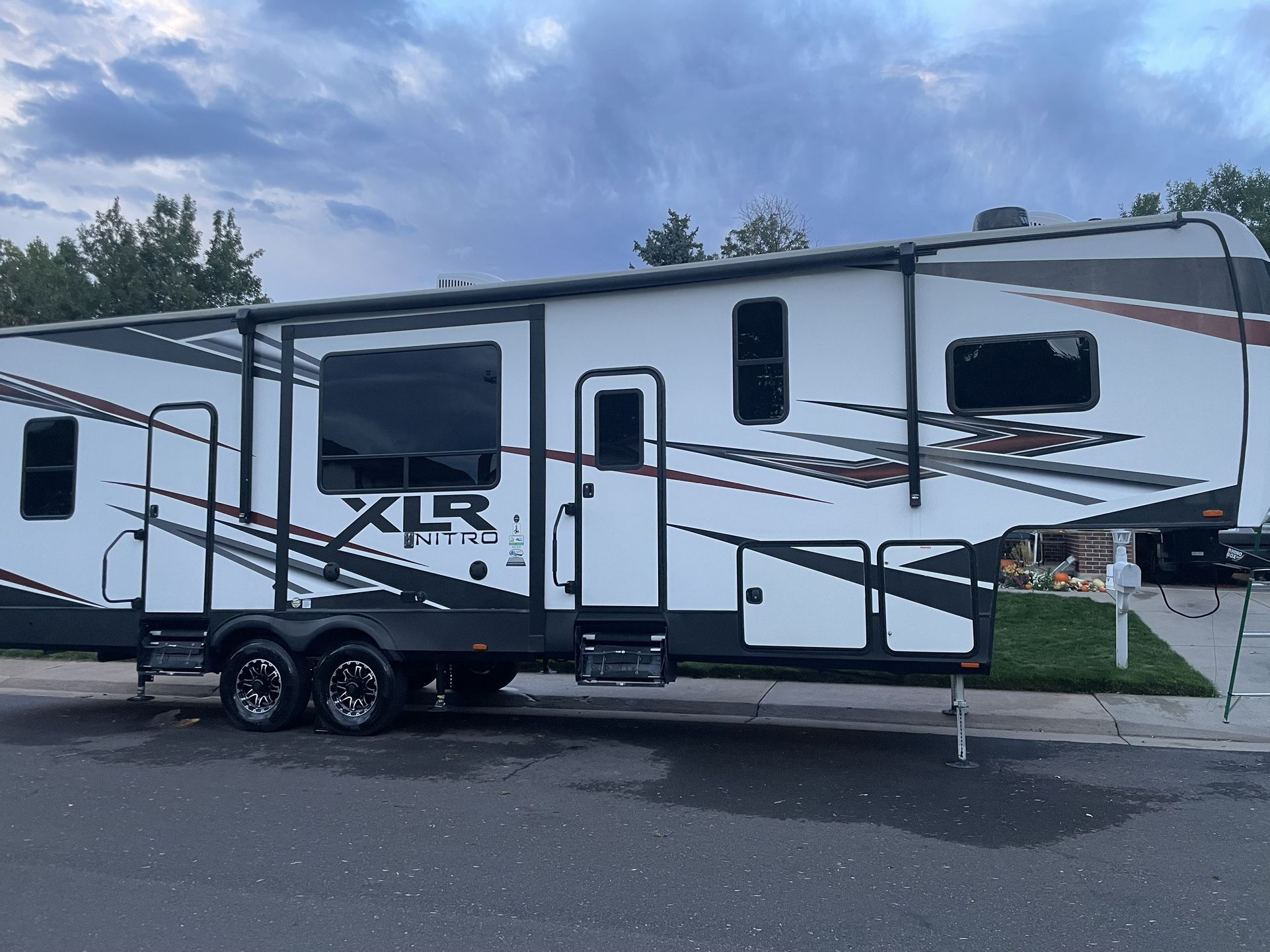 2020 XLR Nitro Toyhauler