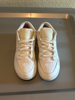 Kids Nike Jordan 1’s 5Y