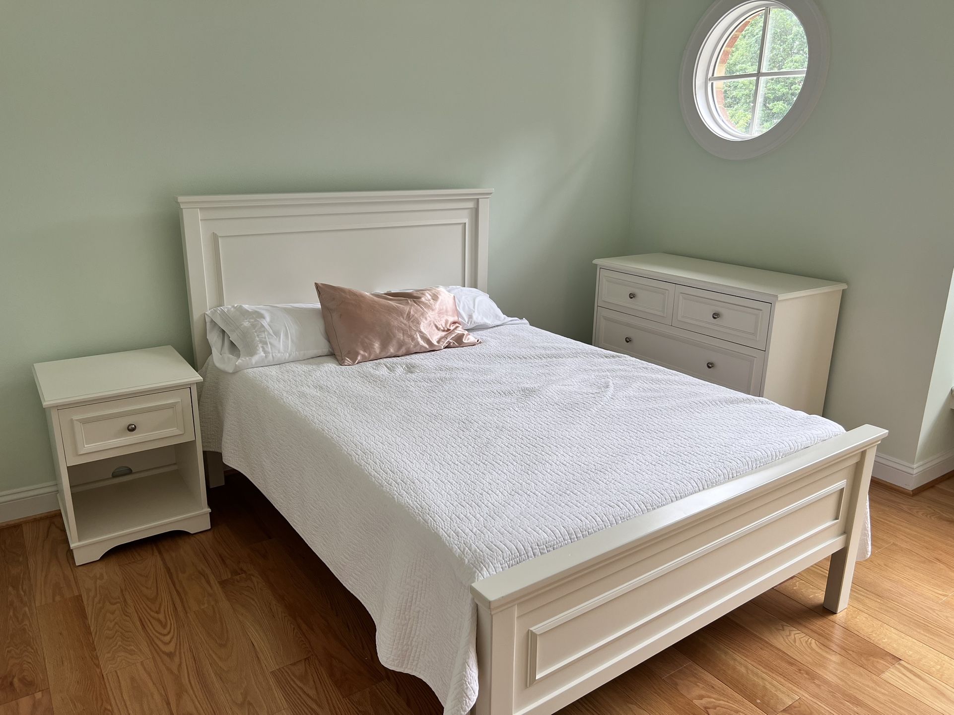 3 Piece Pottery Barn Bedroom Set