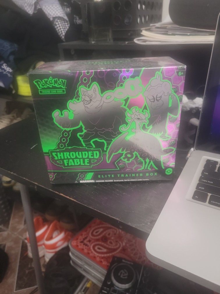 Pokemon Shrouded Fable Trainer Box