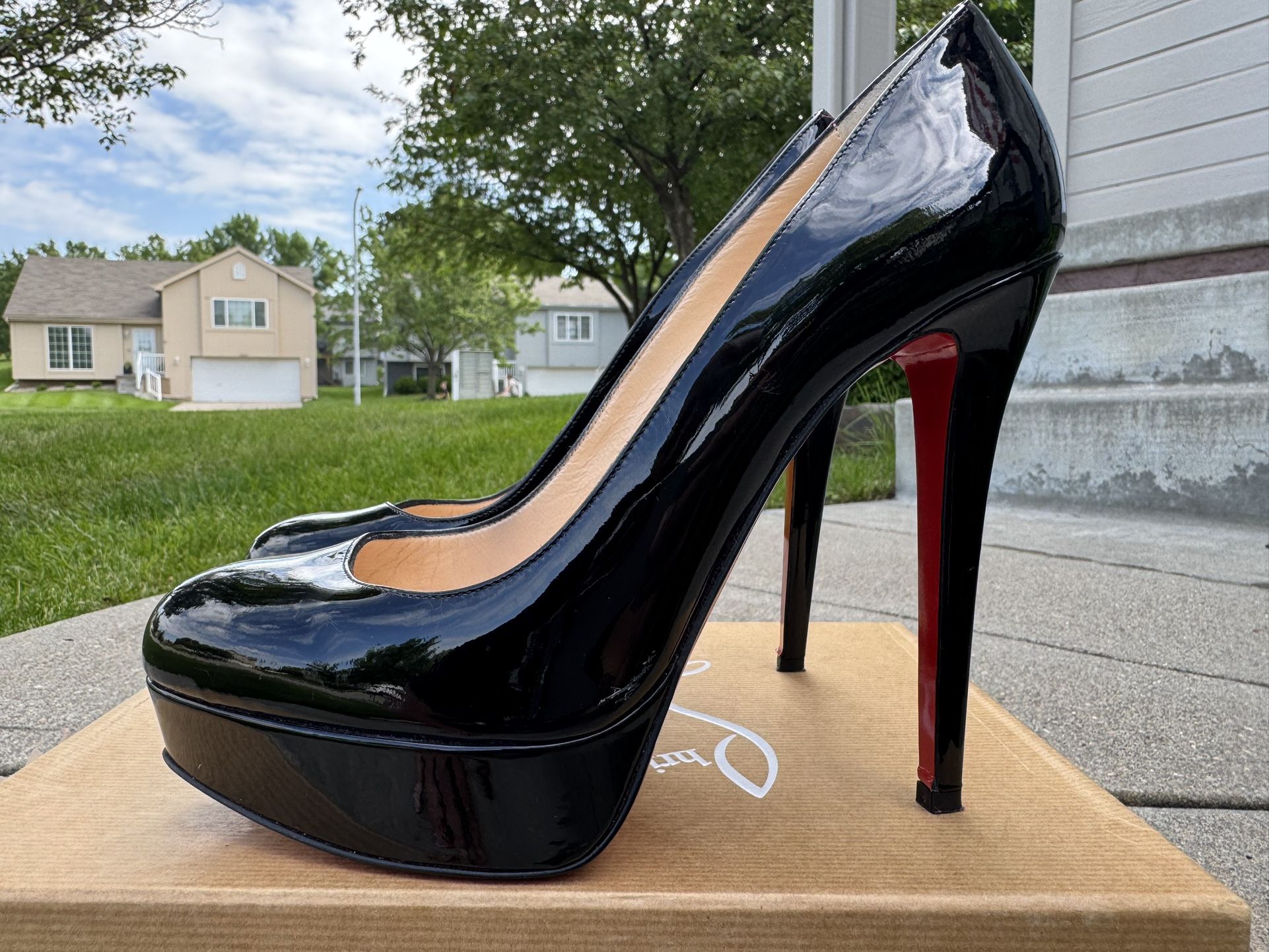 Authentic Christian Louboutin Bianca Patent Leather Stilleto!