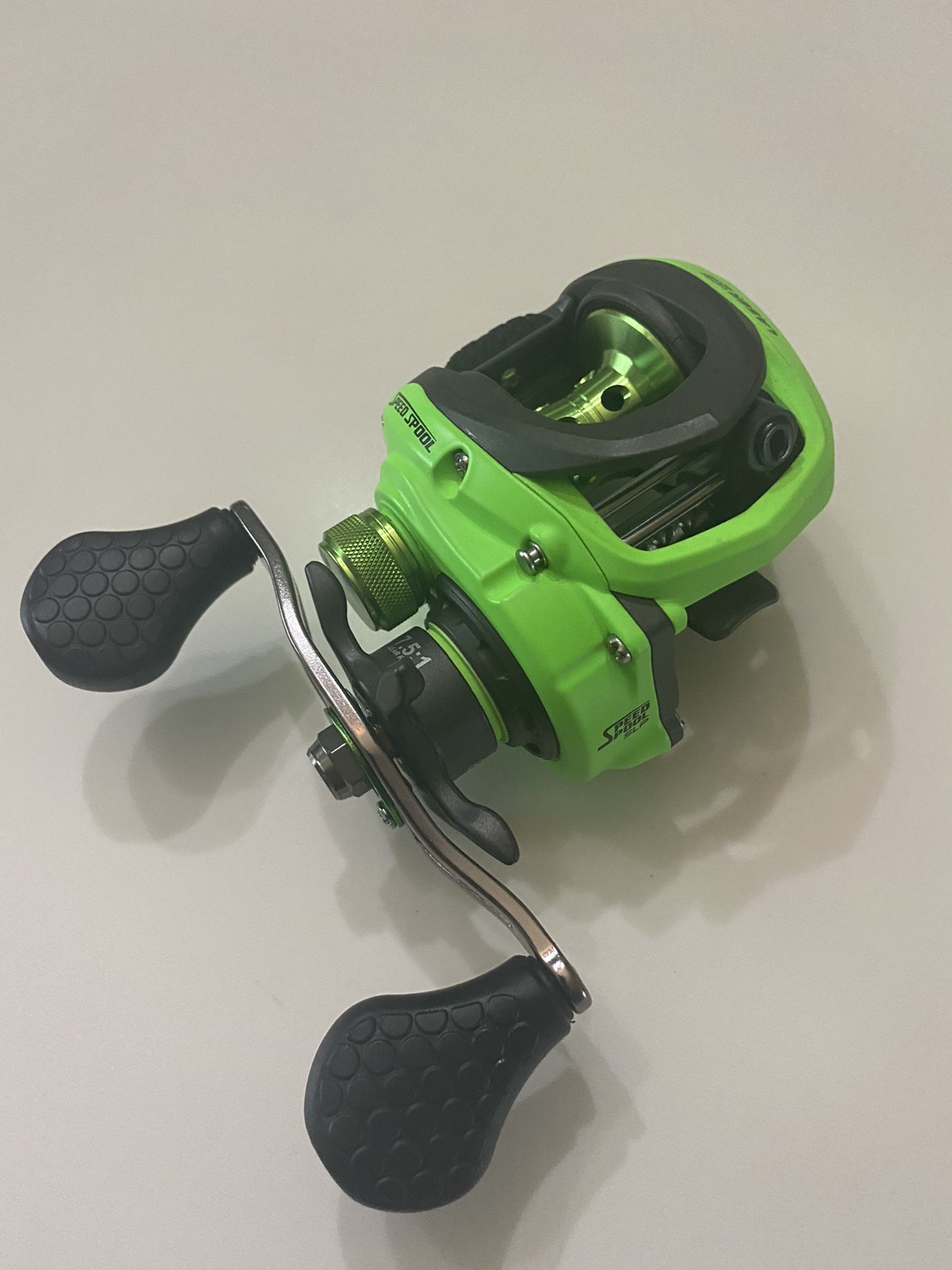 Lew’s Laser TXS Speed Spool baitcaster fishing reel LTXS1SHA