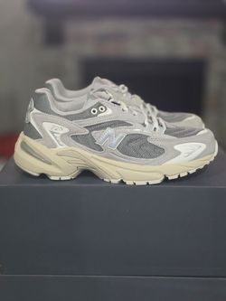 New Balance 725 Light Grey Sneakers NWT