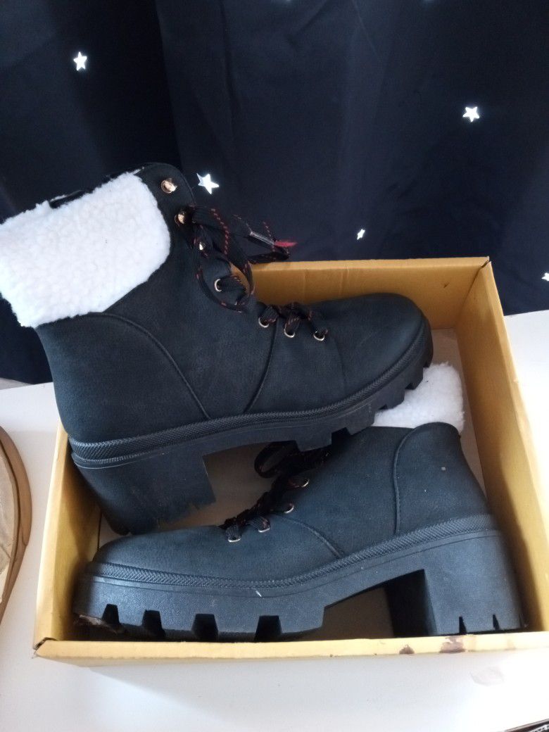 Woman's Chunky Soled Winter Boots
