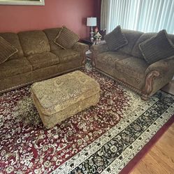 Complete Sofa Set In Excellent Condition 