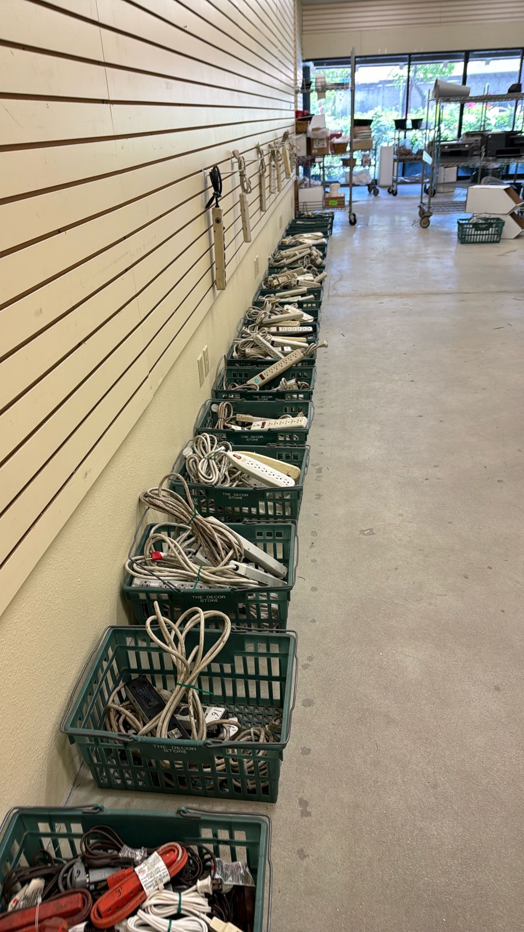 HUNDREDS OF EXTENSION CORDS & MULTI PLUG OUTLETS