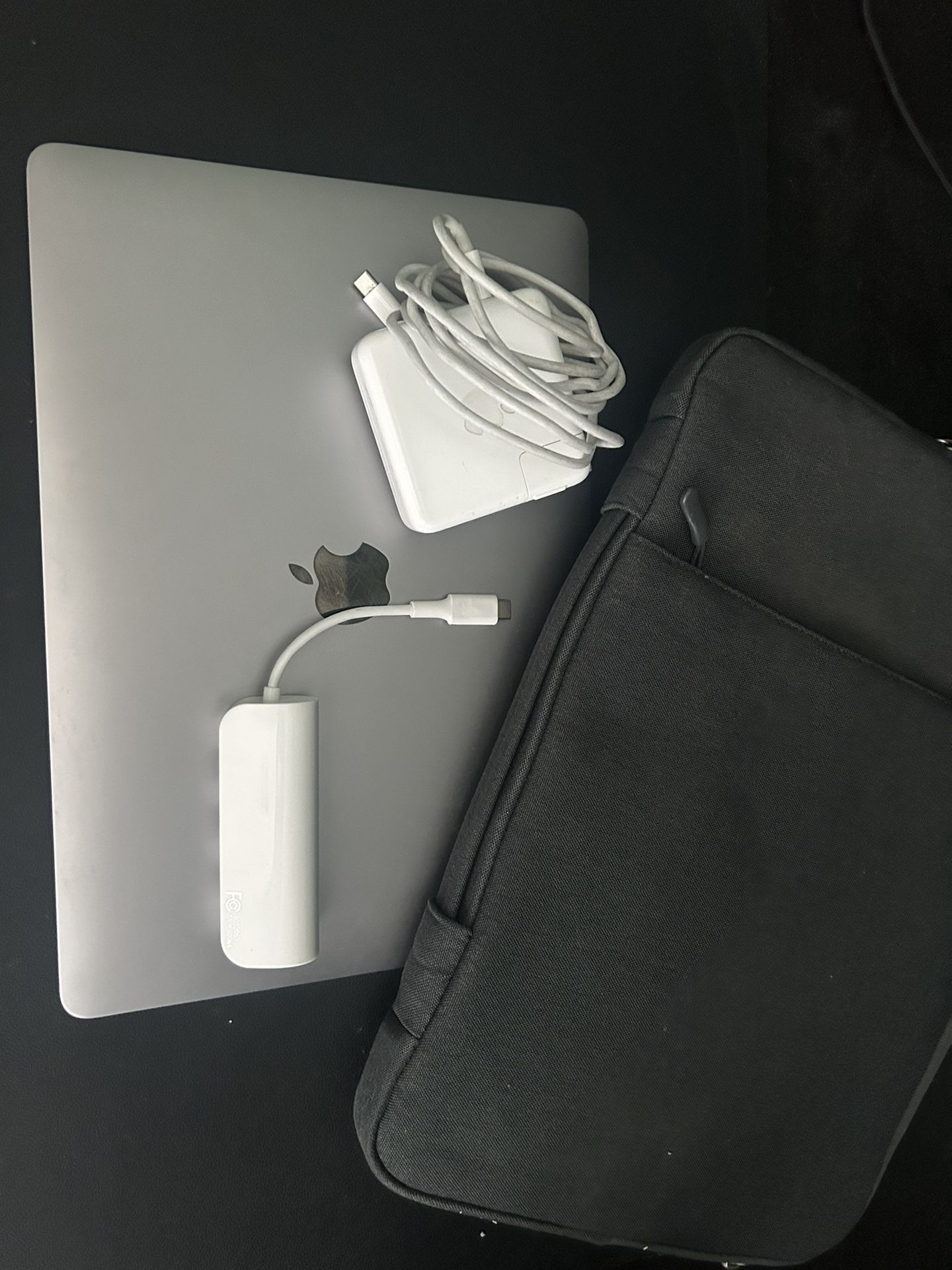 MacBook Pro (13-inch, 2020, Four Thunderbolt 3 ports)