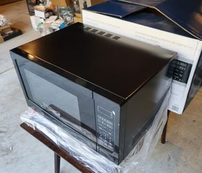 Microwave 1.1 Cu Ft, Black Insignia NS-MW11BK0 for Sale in Seattle, WA -  OfferUp