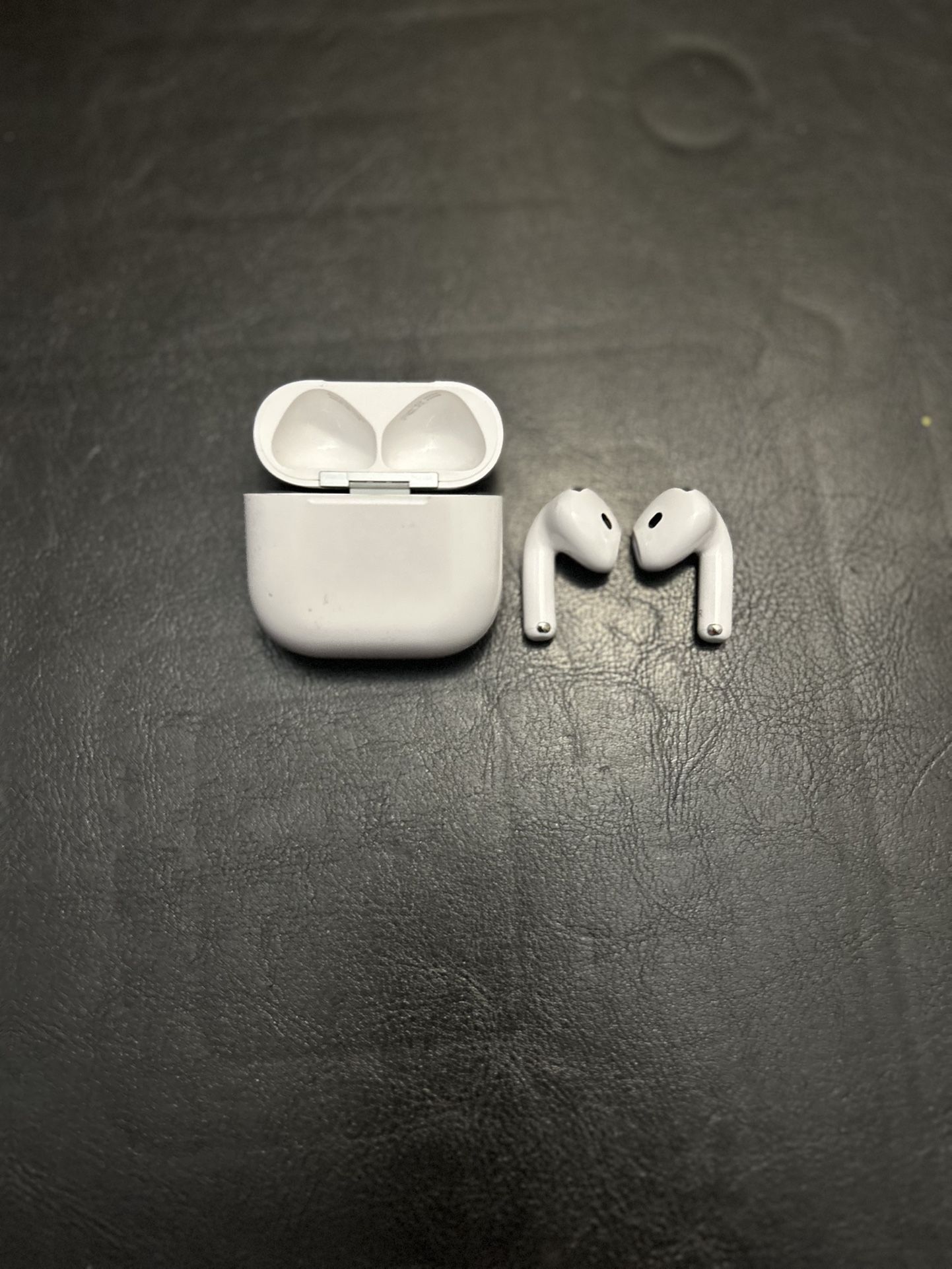 AirPods 4
