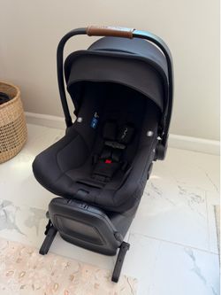 Nuna Aire Car seat with Pipa Relx Base