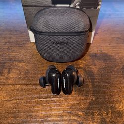 Bose noise Canceling Earbuds Comes With Box With The Different Ear Tip Sizes