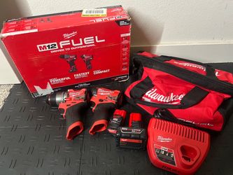 Milwaukee M12 FUEL 12-Volt Lithium-lon Brushless Cordless Hammer Drill and Impact Driver Combo Kit w/2 Batteries and Bag (2-Tool)