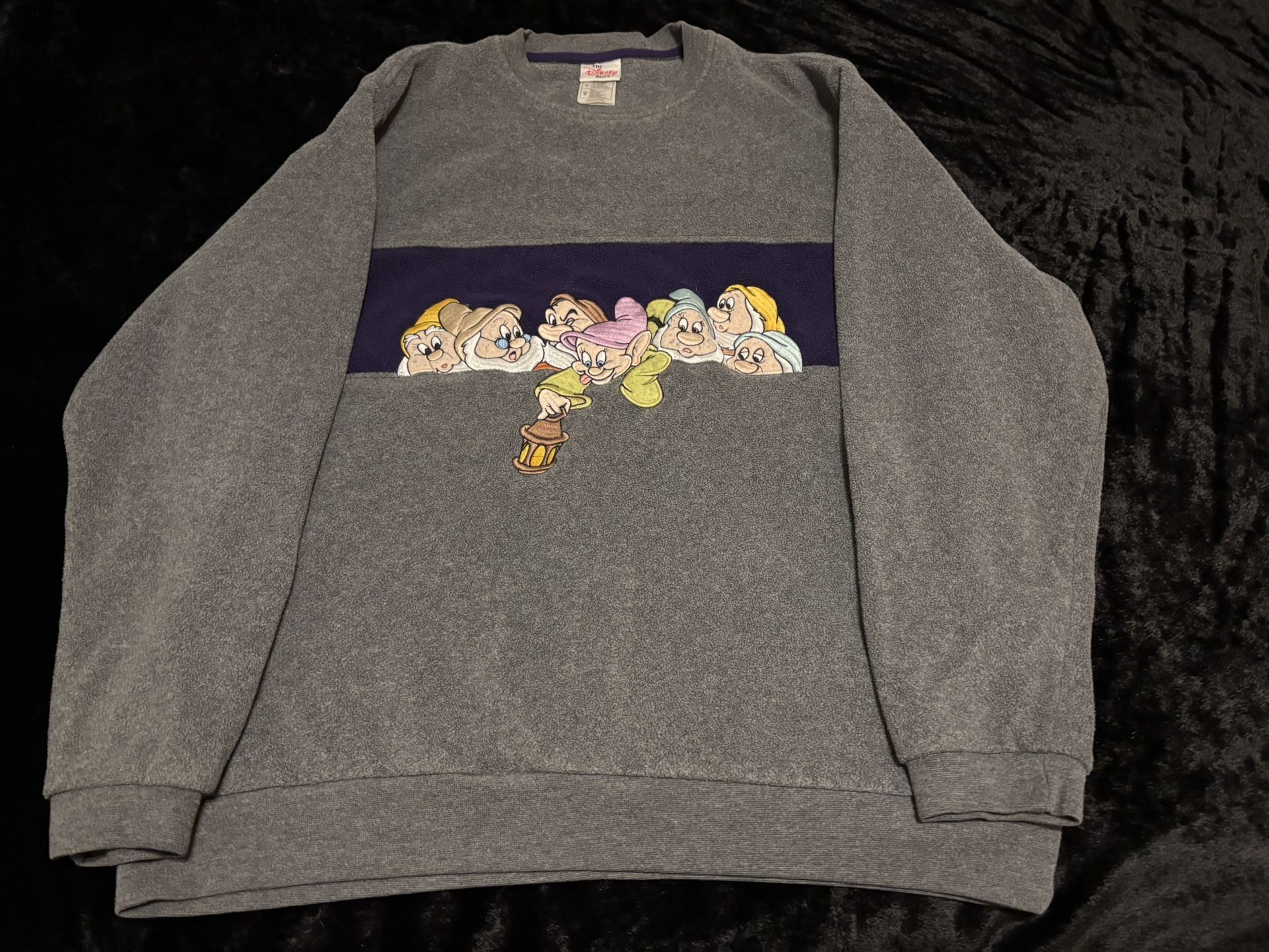 Mens Medium Vintage Disney Store Snow White and the Seven Dwarfs Fleece Crewneck