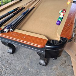 Pool table 