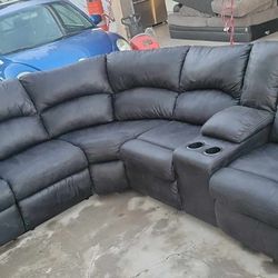 Beautiful Sectional With Recliners 