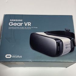 Samsung Gear VR SM-R322 Bluetooth Smartphone VR Headset/// Box Is A Little Damaged ///