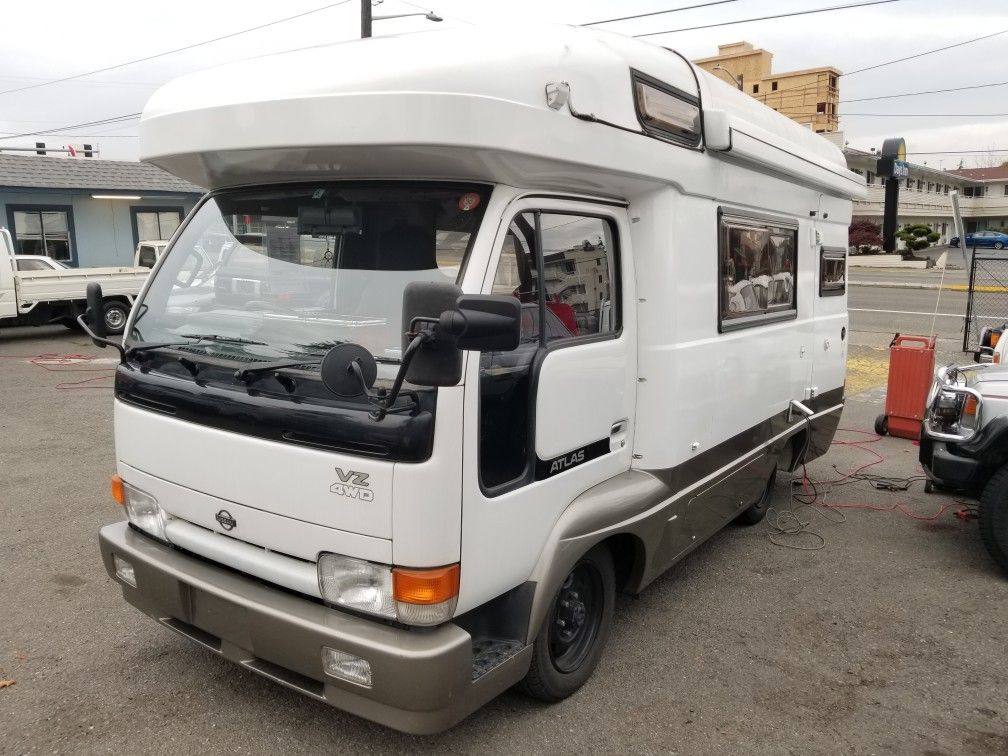 Nissan Atlas camper truck 4x4 diesel 1993