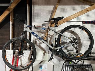 GT Aggressor Pro 27.5" Mountain Bike - great condition