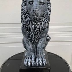 Medium Sized Lion Statue