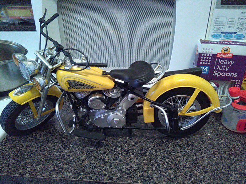16 inches long diecast 1948 Indian motorcycle excellent condition