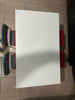 Kids desk with 2 chairs & 2 storage stools