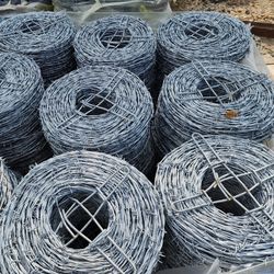 BARBED WIRE ROLLS, Durable barbed wire 4 points 1320 ft long, Alambre grueso puas durable de 4 puas,
