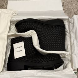 BRAND NEW BOTTEGA FIREMAN BOOT EU SIZE 44 BLACK 