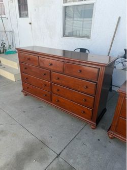9 drawer cherry brown dresser with nightstand!
