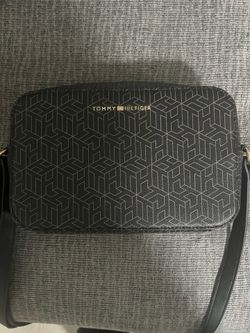 Tommy Hilfiger Cross over bag New with tags