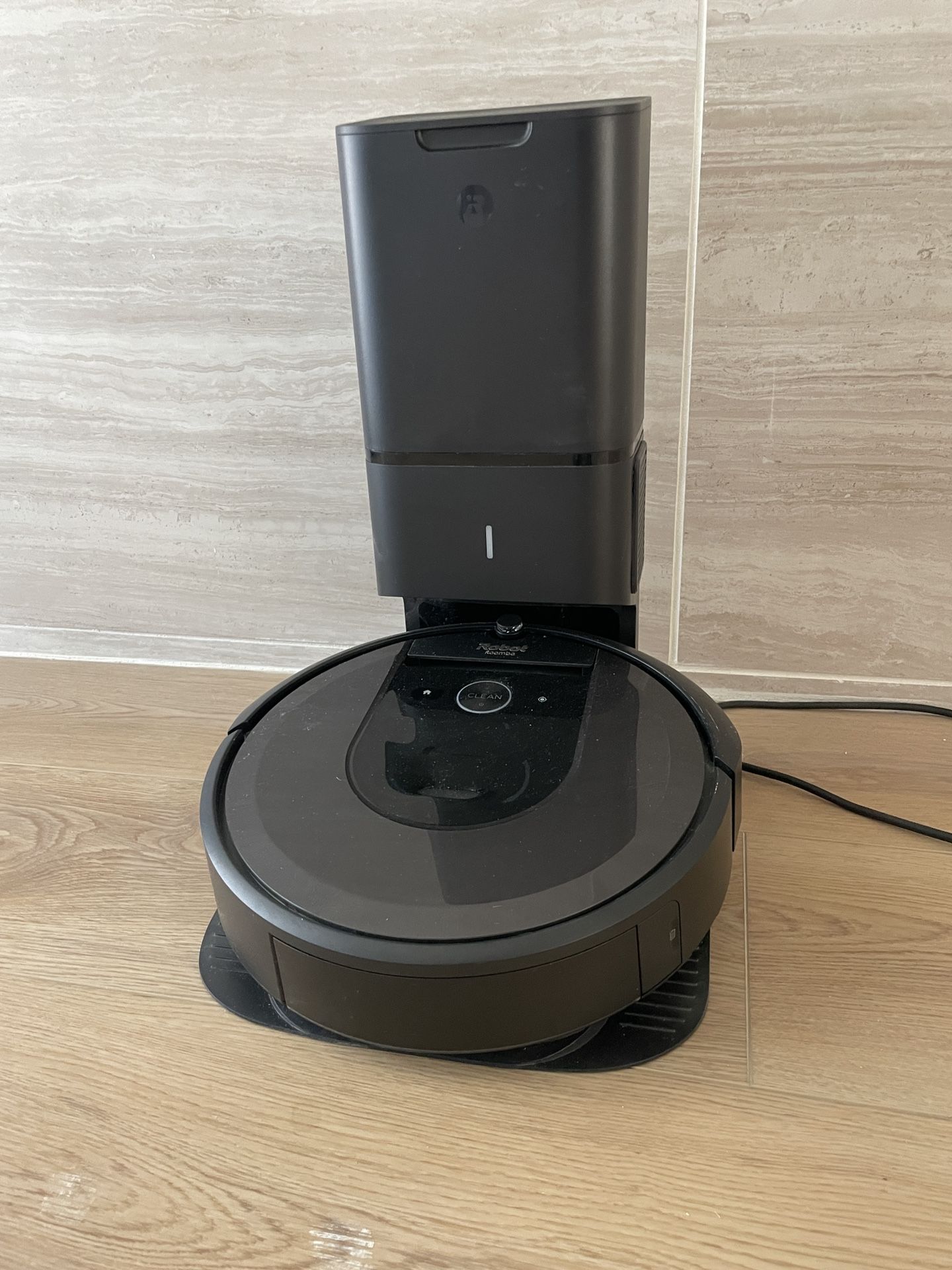 iRobot Roomba i7+ (7550) Robot Vacuum with Automatic Dirt Disposal - Empties Itself for up to 60 Days, Wi-Fi Connected, Smart Mapping, Works with Alex