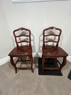Pair of Wood Ladder Back Stools in Good Condition 19w x 16sd x 24sh x 43h Smoke free household