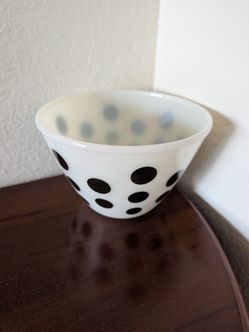 VINTAGE WHITE BOWL WITH BLACK POLKA DOTS BY FIRE KING
