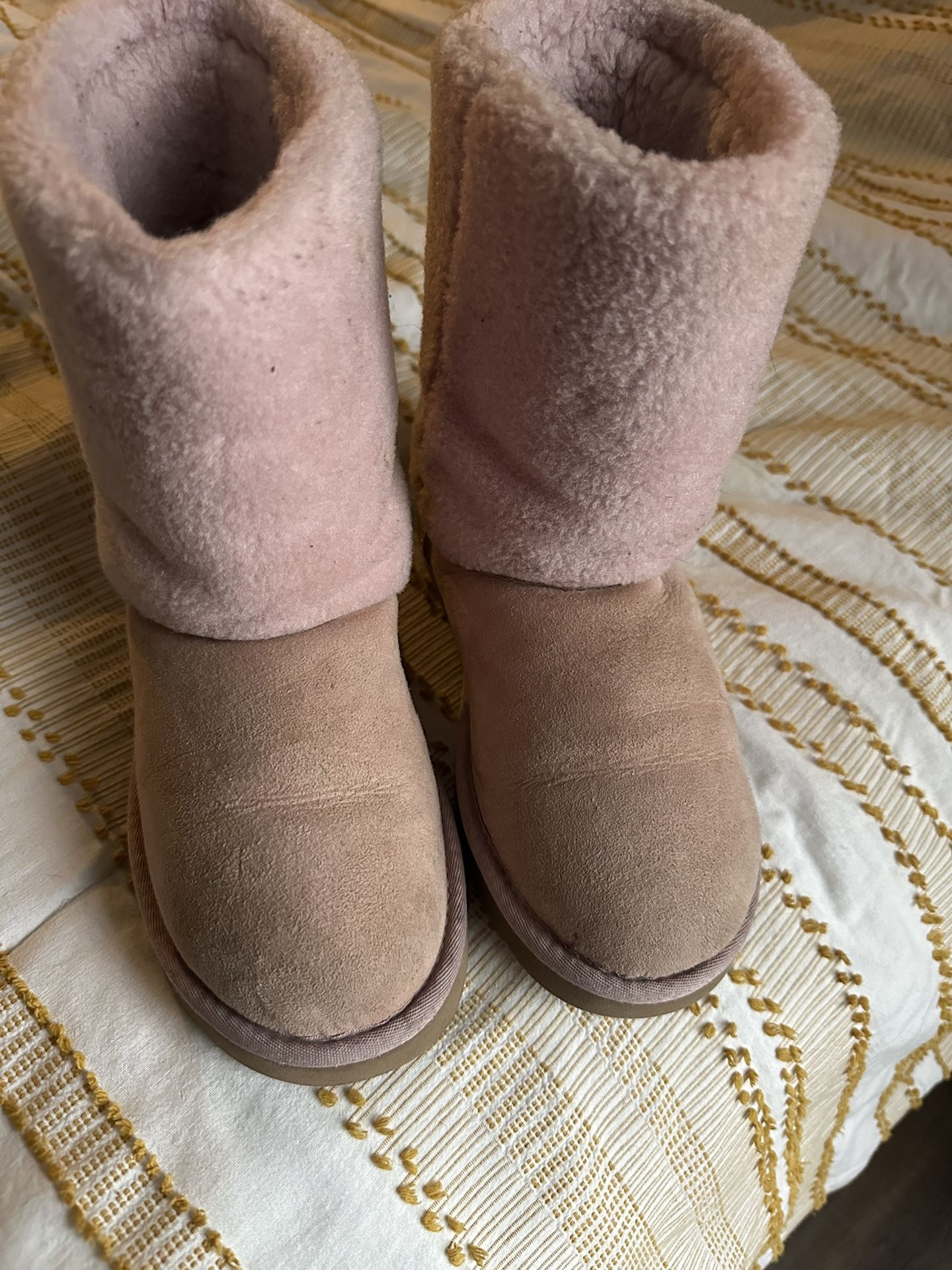 Women’s Pink Ugg Boots Size 6