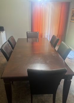 Dinning Room Table w/6 Chairs