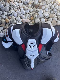 ccm jetspeed Ft6 pro shoulder pads