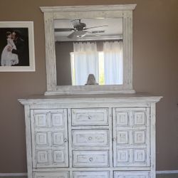 Dresser With Mirror 