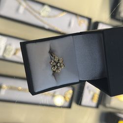 Spinning flower ring