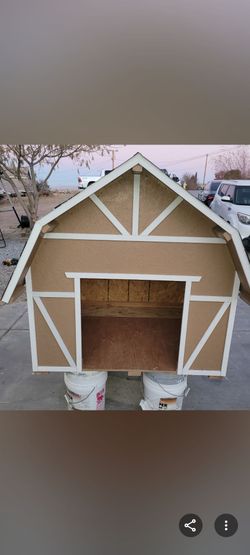 Barn style doghouse
