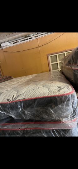 Mattress & box springs
